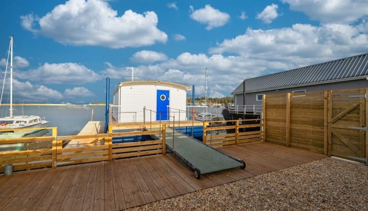 Isle of Wight, Accommodation, Self Catering, House Boat,  Outside area