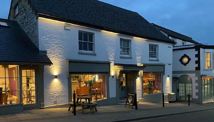 Outside view of the Crown & Bear in the evening, pub, Isle of Wight, eat & drink