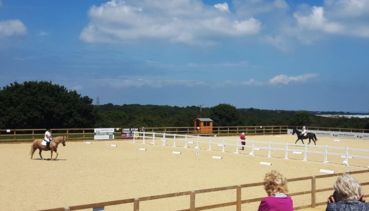 Isle of Wight, Things to Do, Island Riding Centre, Outdoor School/Arena