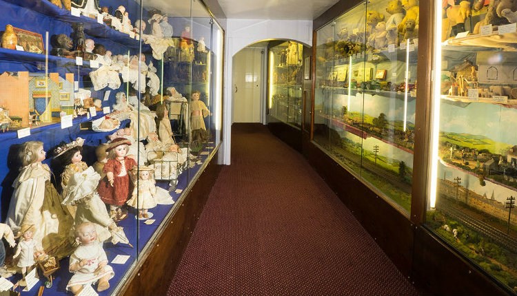 antique doll museums