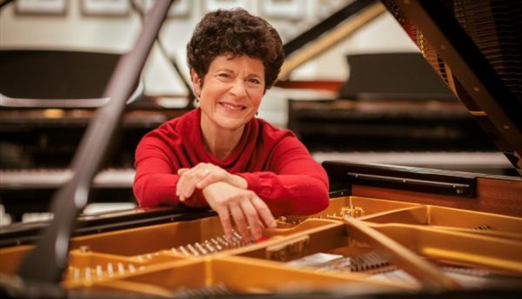 Margaret Fingerhut at West Wight Arts