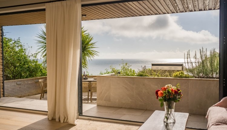 Isle of Wight, Accommodation, Self Catering Agency, Mermaid Holidays, Bay cottage balcony with seaview.
