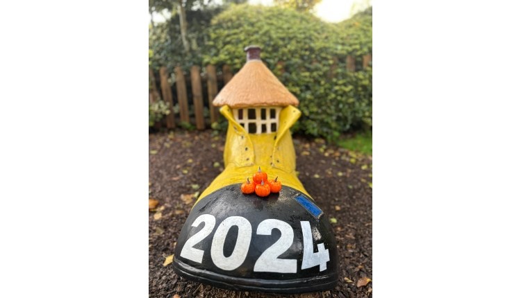 Isle of Wight, Things to do, Halloween/October Half Term, Model Village Godshill, Small Boot House with miniature pumpkins on the top.