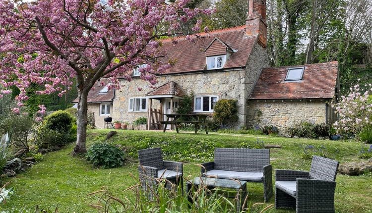 Outside view of Lisle Combe Cottage, Ventnor, Self Catering