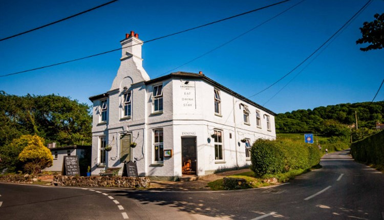 Isle of Wight, Accommodation and Eating Out, The Highdown Inn, Totland