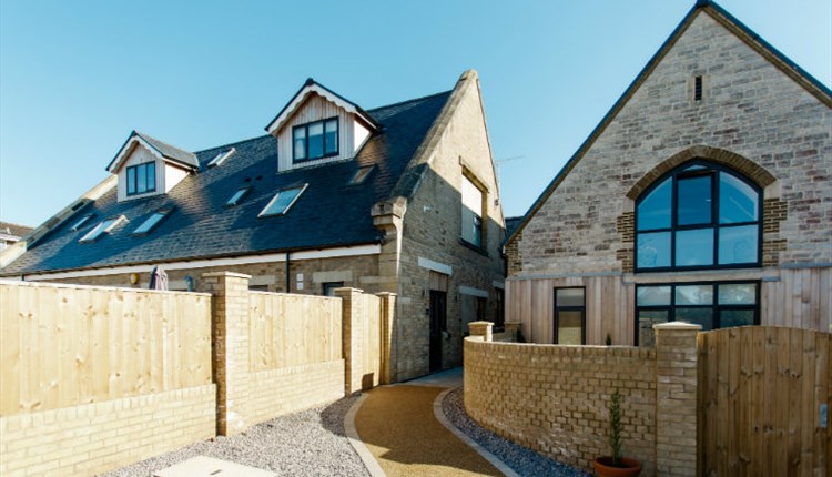 Isle of Wight, Accommodation, Self Catering, Old School Mews, SHANKLIN, Pathway leading past wall to front door