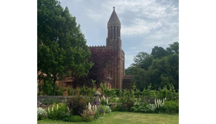 visit isle of wight, things to do, quarr abbey