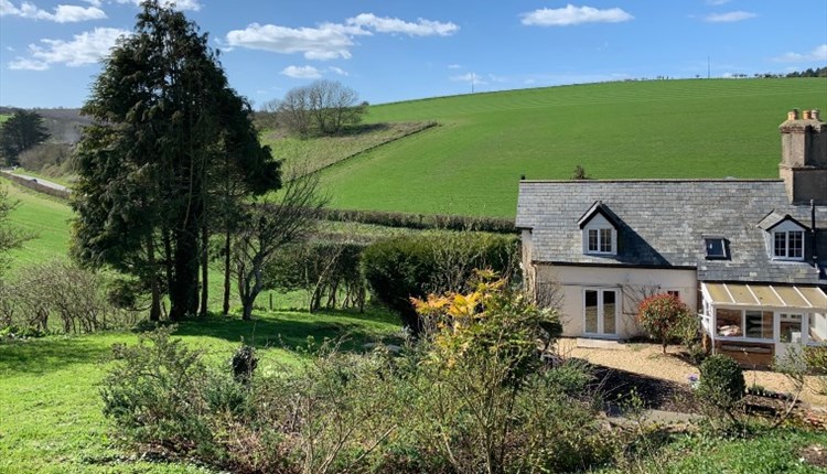 Isle of Wight, Accommodation, Rowborough Cottage, Image Showing beautiful views over Cottage and surrounding countryside