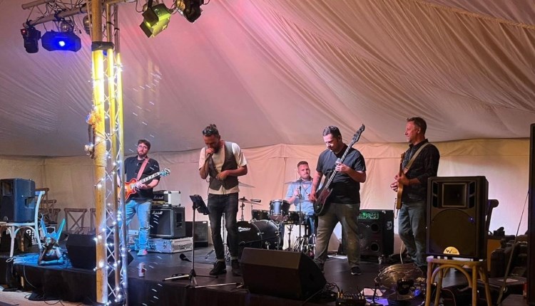 Isle of Wight, Things to do, Live Music, Caulkheads, Sandown, The Distortions