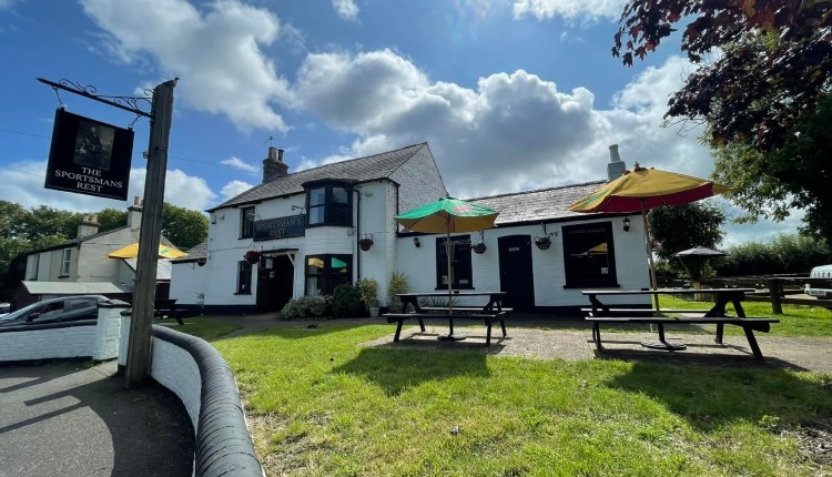 Isle of Wight, Food and Drink, Eating Out, Sportsman's Rest, Porchfield, Nr Newport, front of village pup