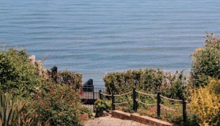 Isle of Wight, Accommodation, Self Catering, The House at Ryde Sands, The Coach House, Pathway to Sea