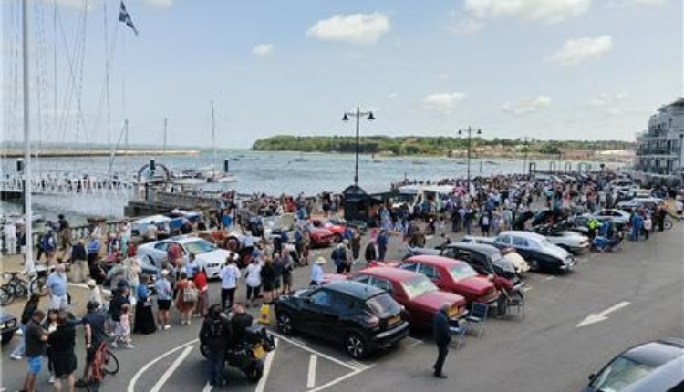 Isle of Wight, Things to do, classic car show on Cowes parade