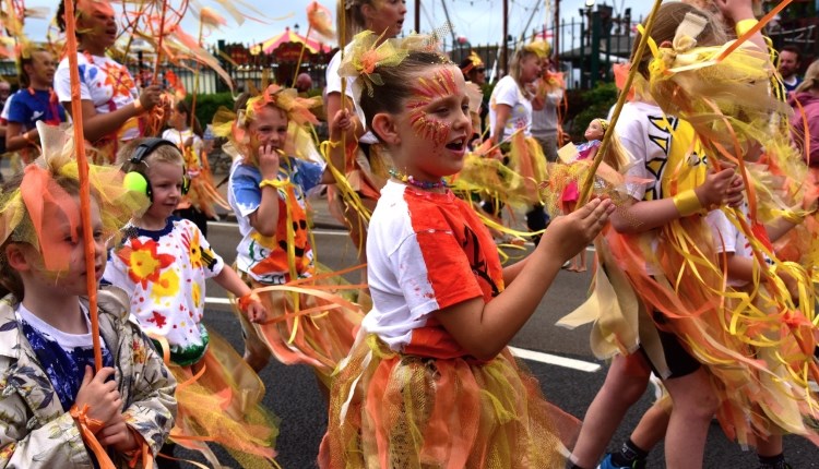 Visit isle of wight, things to do, children in carnival