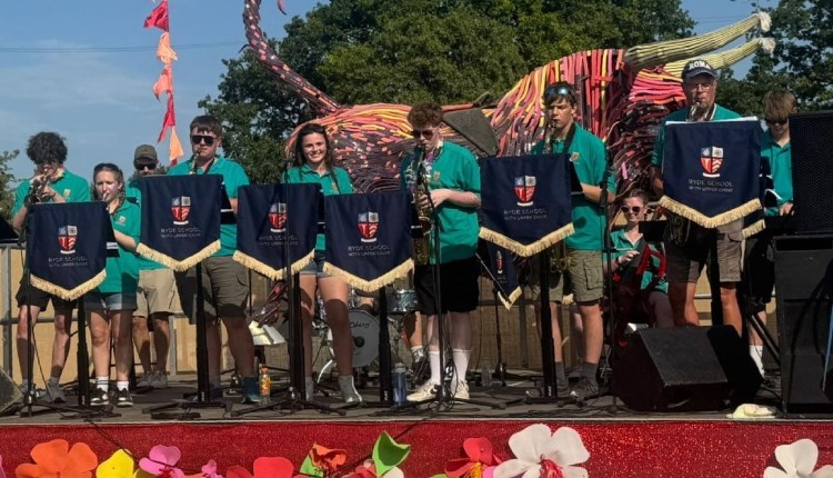 visit isle of wight, things to do, ryde school swing band performing