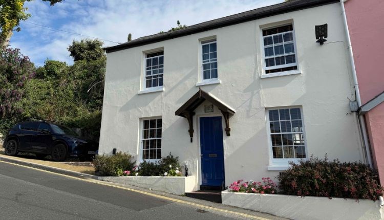 Outside exterior view of India Cottage, self catering, accommodation, Isle of Wight, Ventnor