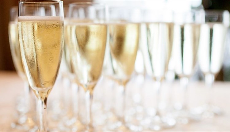 Glasses of Prosecco, Isle of Wight Pearl Christmas event, shopping, Isle of Wight