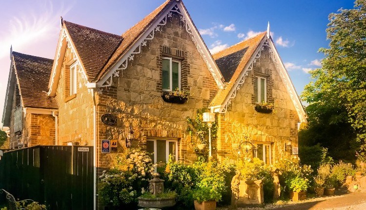 Outside front view of Koala Cottage, Godshill, B&B