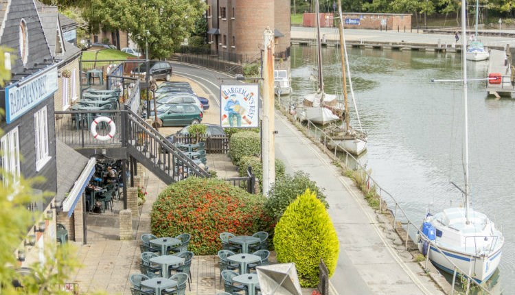 Isle of Wight - Newport - Public House - Bargemans Rest - River Front