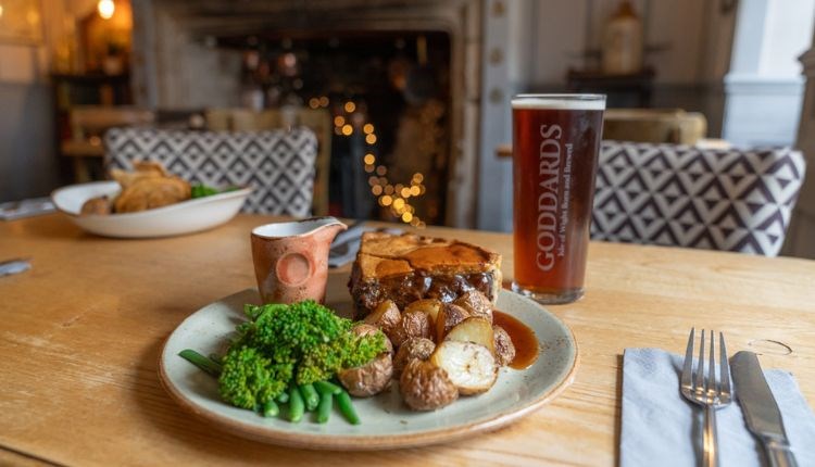 Pie and beer at The Bugle Coaching Inn, Yarmouth, Isle of Wight, eat & drink, local produce