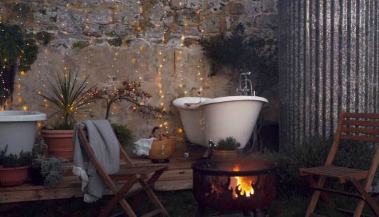 Outdoor bath tub at Stargazers' Retreat, Unique Hideaways, glamping, unique places to stay, Isle of Wight
