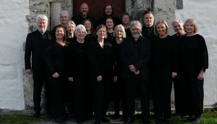 Visit Isle of Wight, Things to do, Choir in front of a church