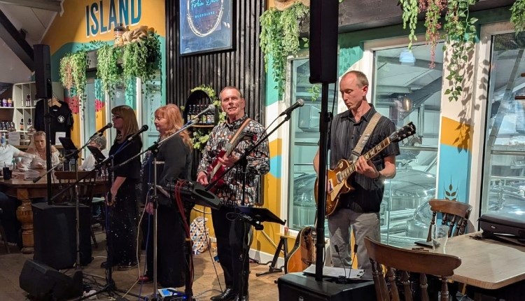 Visit Isle of Wight, Things to do, 4 piece acoustic band