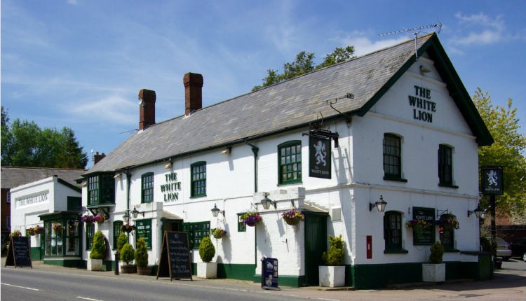 Outside view of The White Lion, Arreton, pub