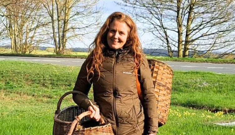 Basket weaving workshop at the garlic farm, Isle of Wight, arts and crafts
