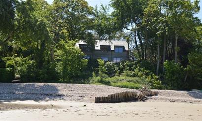 Outside view of Long Rock Cottage from the beach, Beachside cottage, Isle of Wight, HB Holiday Lettings, coastal escape, self catering