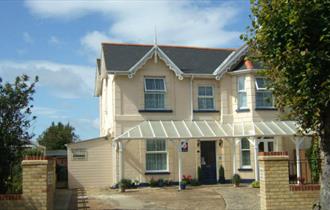 Outside view of Claremont Guest House, Shanklin, B&B