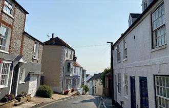 Isle of Wight, Accommodation, Self Catering, COWES, 26 Sun Hill, Street View