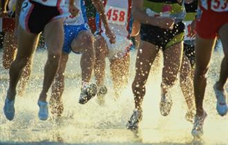 People running along the beach, splashing in the sea, running event, fun run in Shanklin and Sandown, Isle of Wight, what's on, event, Summer