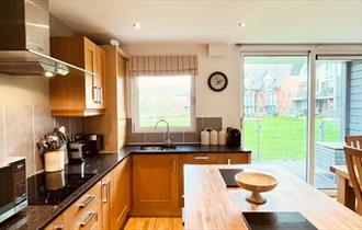 Isle of Wight, Calico Skies, Self Catering Accommodation, Island Harbour, Kitchen and Dining area with Kitchen Island