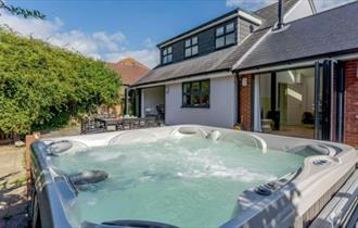 Isle of Wight, Accommodation, Canine Cottages, Dog Friendly, Hot tube