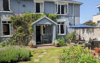 Isle of Wight, Accommodation, Cliffside Cottage, Cowes, Front Patio