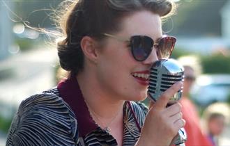 Harriet Jane singing, Mountbatten Isle of Wight event, live music
