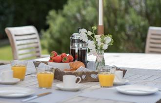 Isle of Wight, Accommodation, Self Catering, Bembridge, Hilda Cottage, Breakfast al fresco