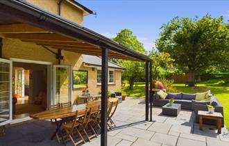 Isle of Wight, Accommodation, Self Catering, Agency, Timbers, Outside dining, sitting and patio area
