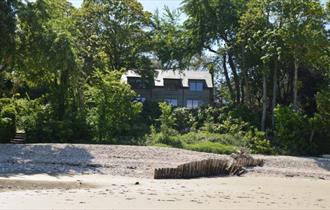 Outside view of Long Rock Cottage from the beach, Beachside cottage, Isle of Wight, HB Holiday Lettings, coastal escape, self catering