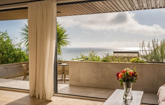 Isle of Wight, Accommodation, Self Catering Agency, Mermaid Holidays, Bay cottage balcony with seaview.
