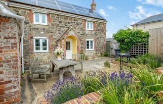 Outside view of Therles Cottage, self catering, Isle of Wight, coastal cottage