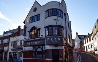 Isle of Wight, Eating Out, Food and Drink, Pier View, COWES, Image of outside of pub