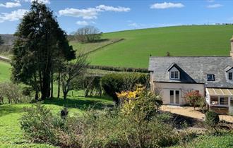 Isle of Wight, Accommodation, Rowborough Cottage, Image Showing beautiful views over Cottage and surrounding countryside