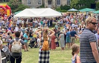 Isle of Wight, Things to do, Midsummer Fair, Shorwell. fair scene
