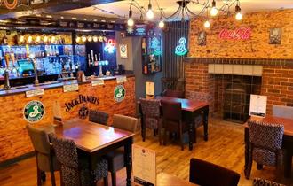 Isle of Wight, Eating Out, The Star Inn Wroxall, Star JD Bar, image of bar and seating area