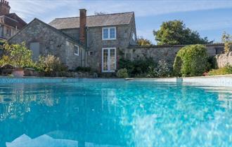 isle wight cottages pool holiday