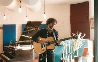 Chris Cleverley - Live at Medina Bookshop
