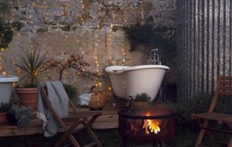 Outdoor bath tub at Stargazers' Retreat, Unique Hideaways, glamping, unique places to stay, Isle of Wight