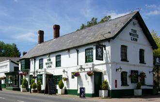 Outside view of The White Lion, Arreton, pub