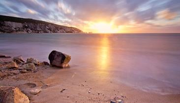 Alum Bay Beach - Totland Bay - Visit Isle Of Wight